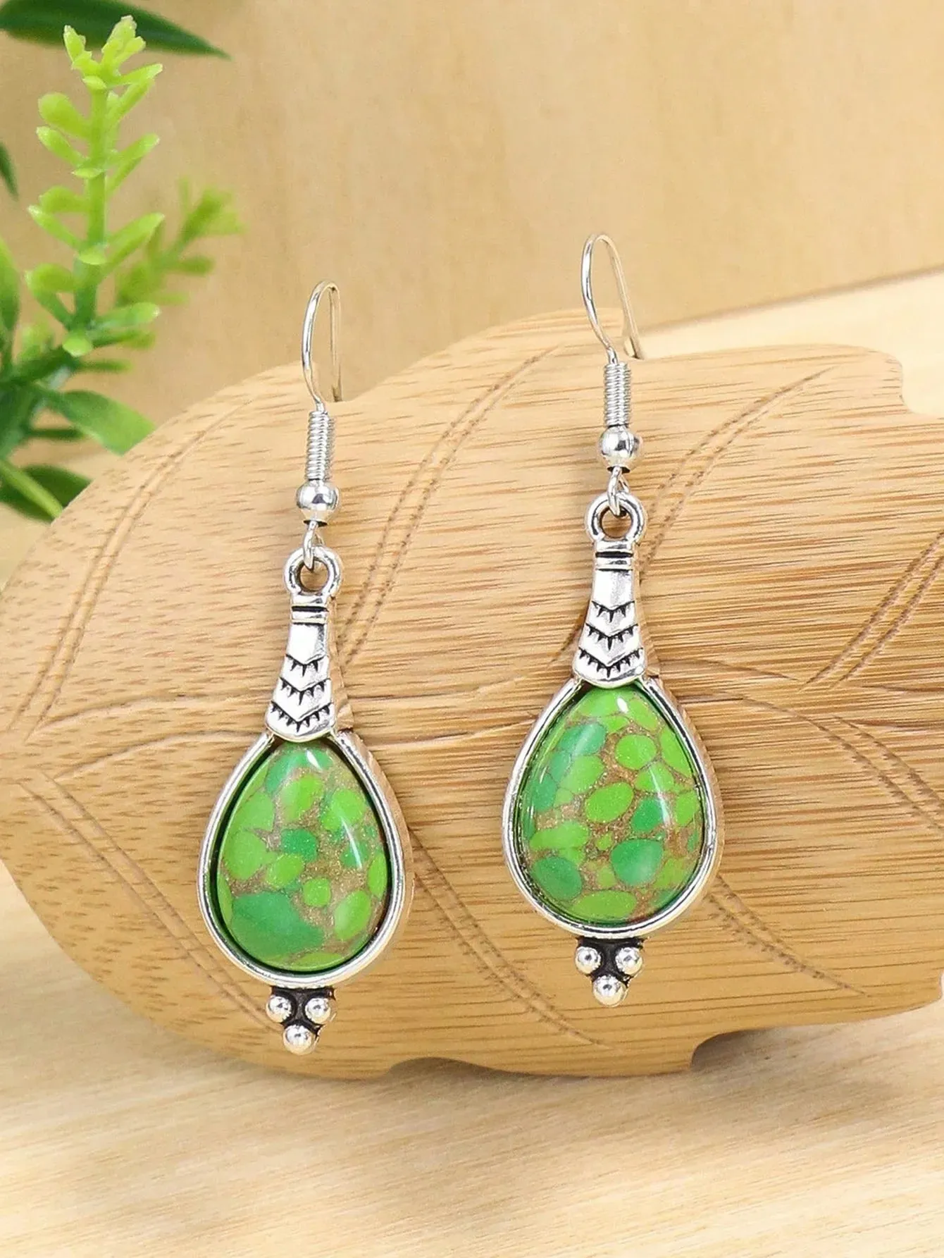 Bohemian Holiday Style Jewelry Set Women's Water Droplet Stone Inlaid Classic Simple Earrings Short Necklace