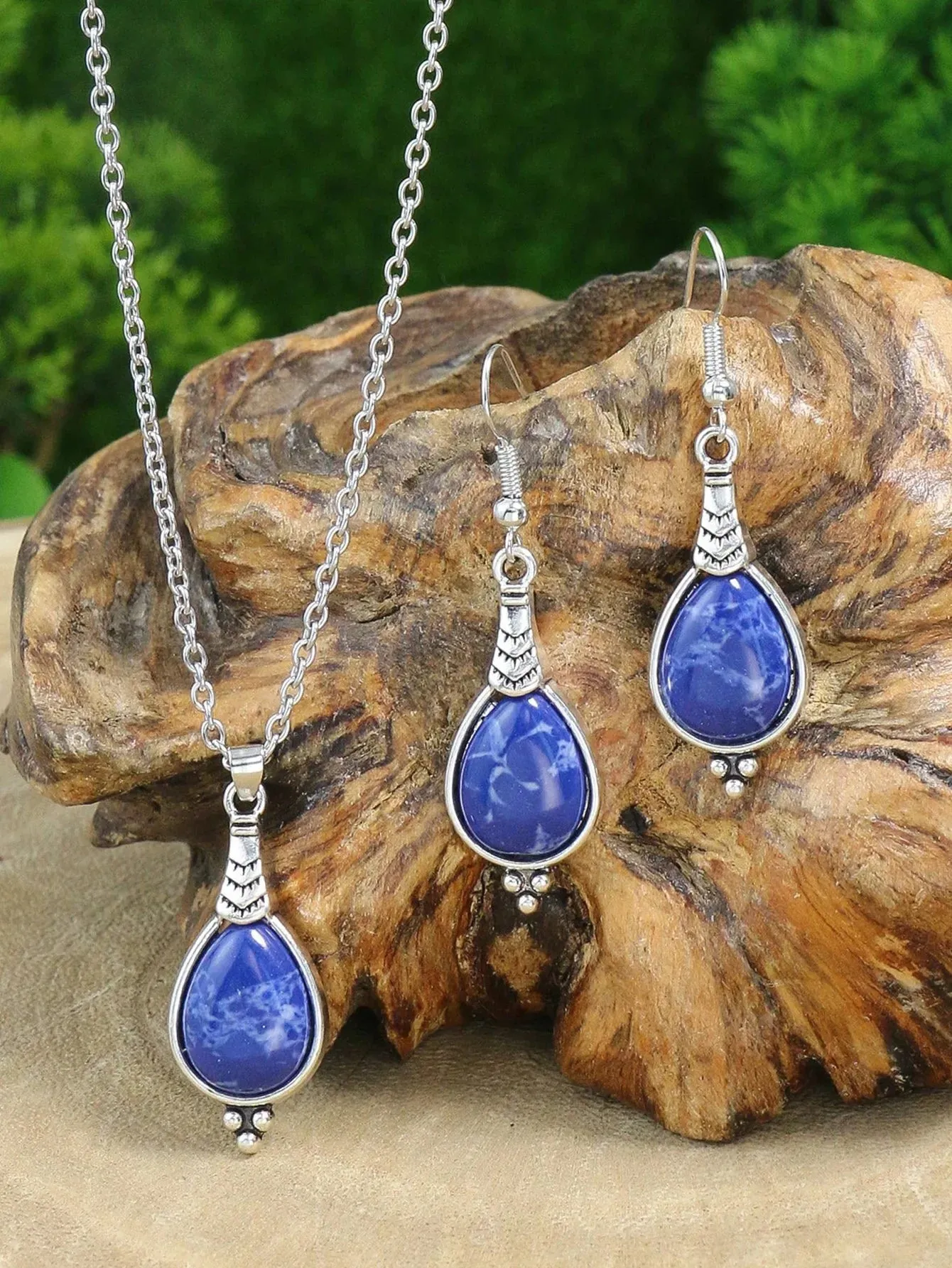 Bohemian Holiday Style Jewelry Set Women's Water Droplet Stone Inlaid Classic Simple Earrings Short Necklace