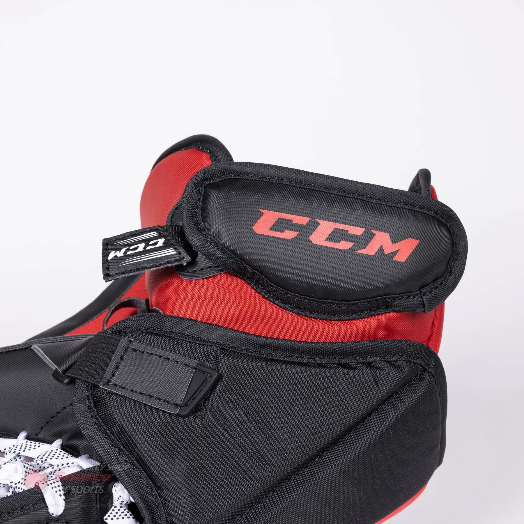 CCM Extreme Flex E5.5 Junior Goalie Catcher - Source Exclusive