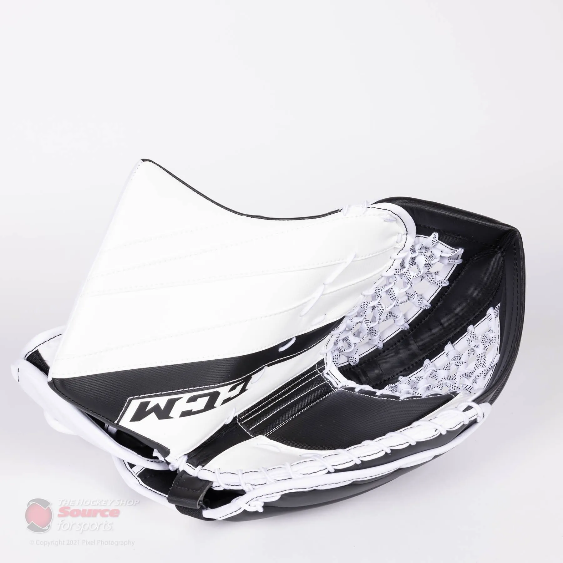 CCM Extreme Flex E5.9 Intermediate Goalie Catcher - Source Exclusive