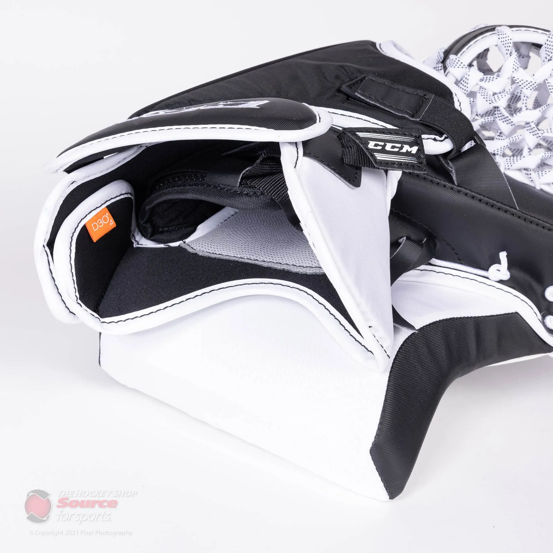 CCM Extreme Flex E5.9 Intermediate Goalie Catcher - Source Exclusive