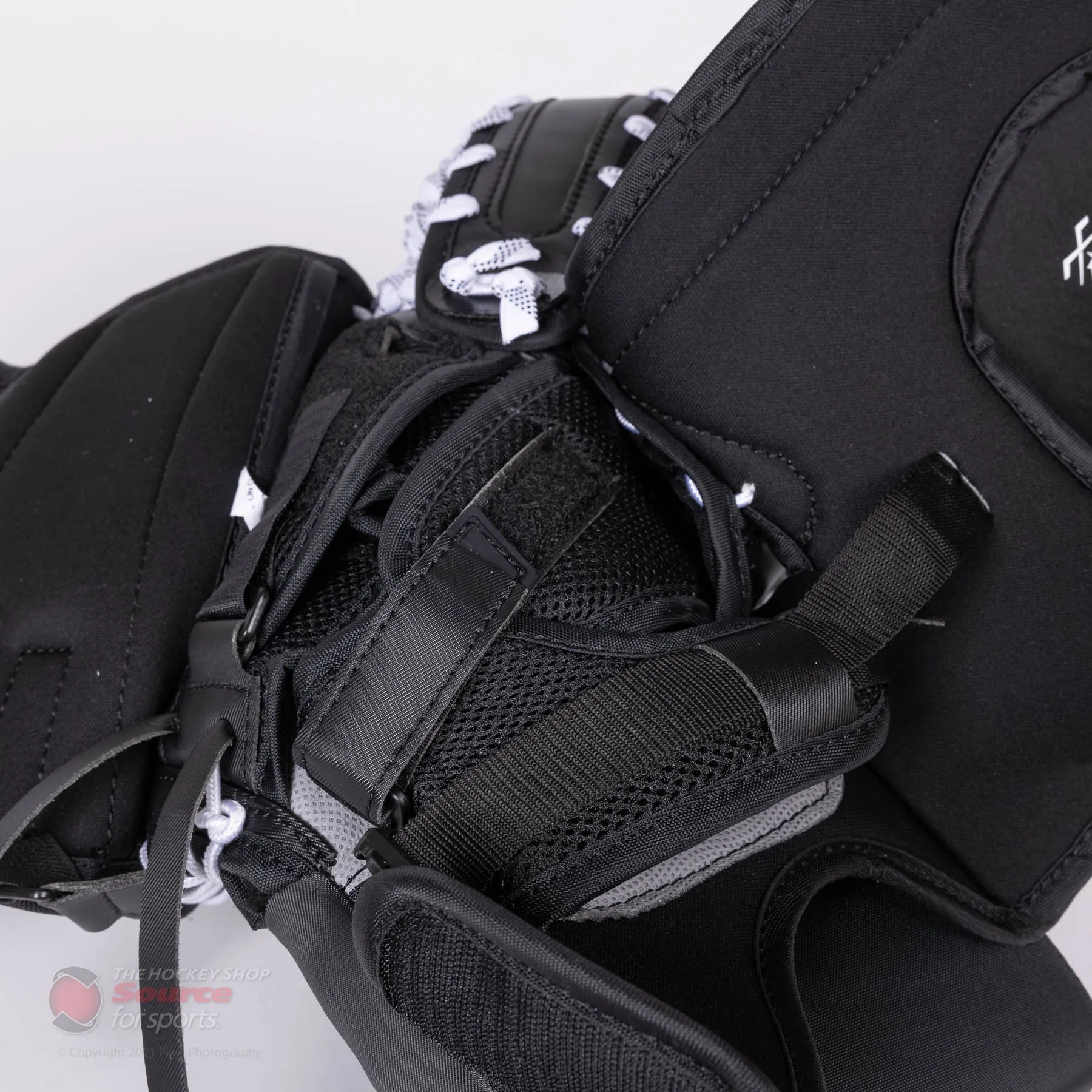CCM Extreme Flex E5.9 Senior Goalie Catcher - Source Exclusive