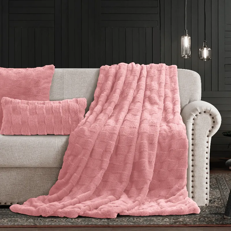 Cotton Co Prague Faux fux Throw 120 x 180cm Blush