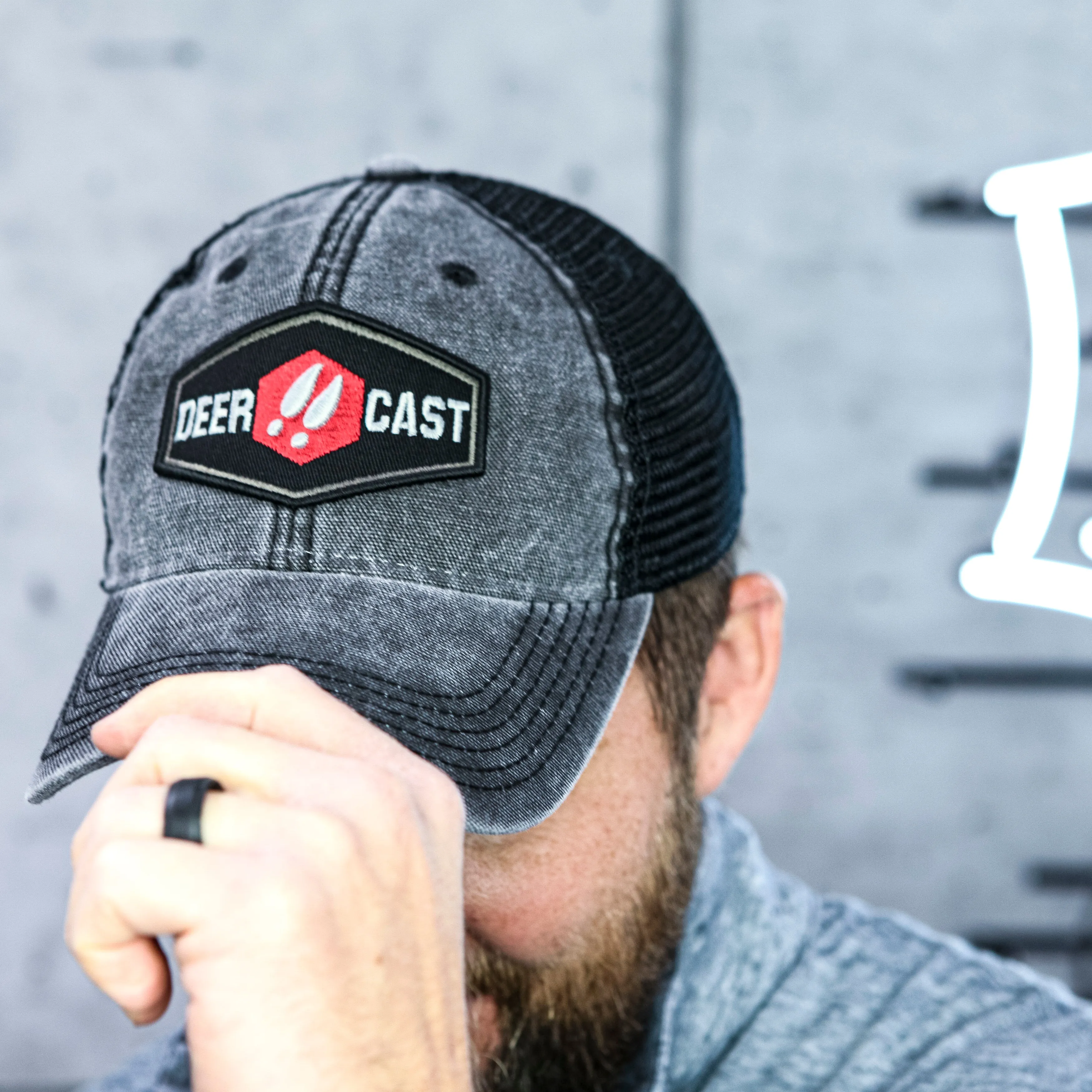 DEERCAST TRUCKER HAT
