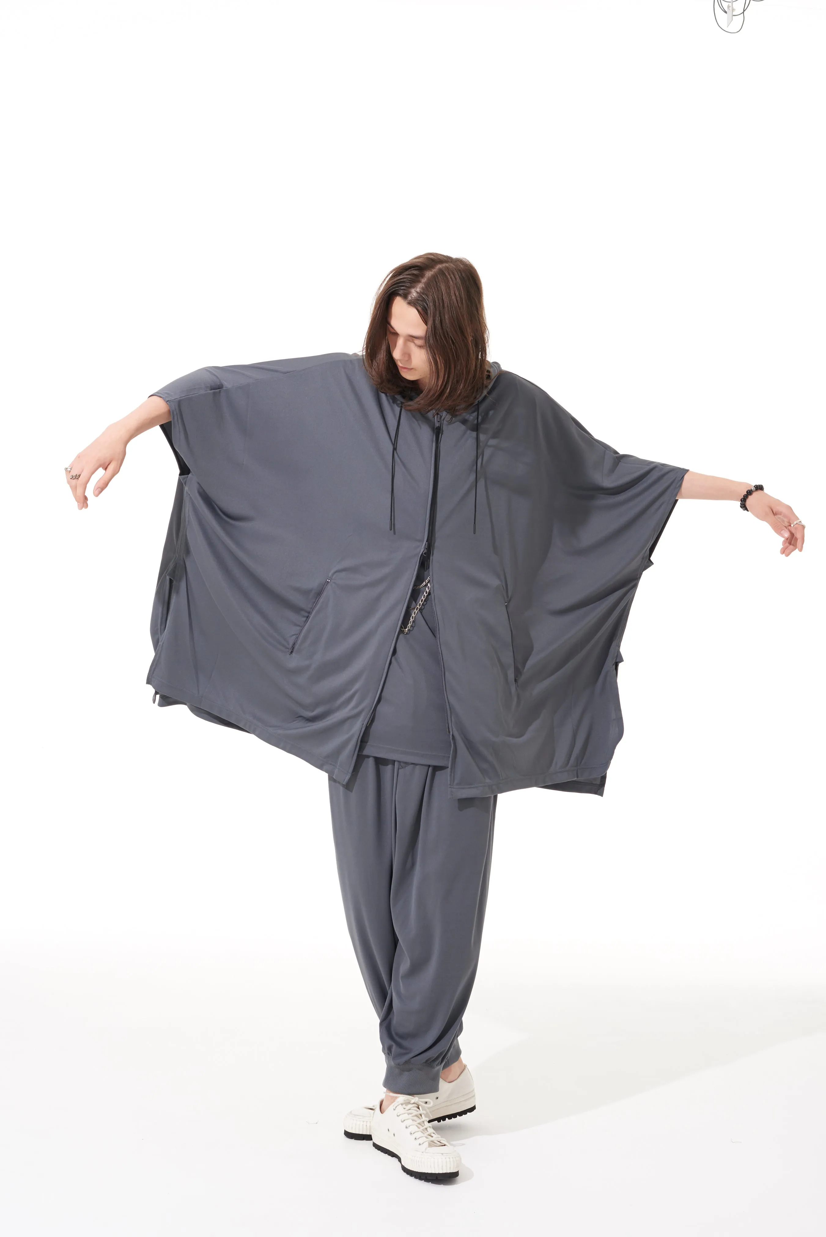 HIGH-GAUGE POLYESTER SMOOTH JERSEY HOODIE PONCHO
