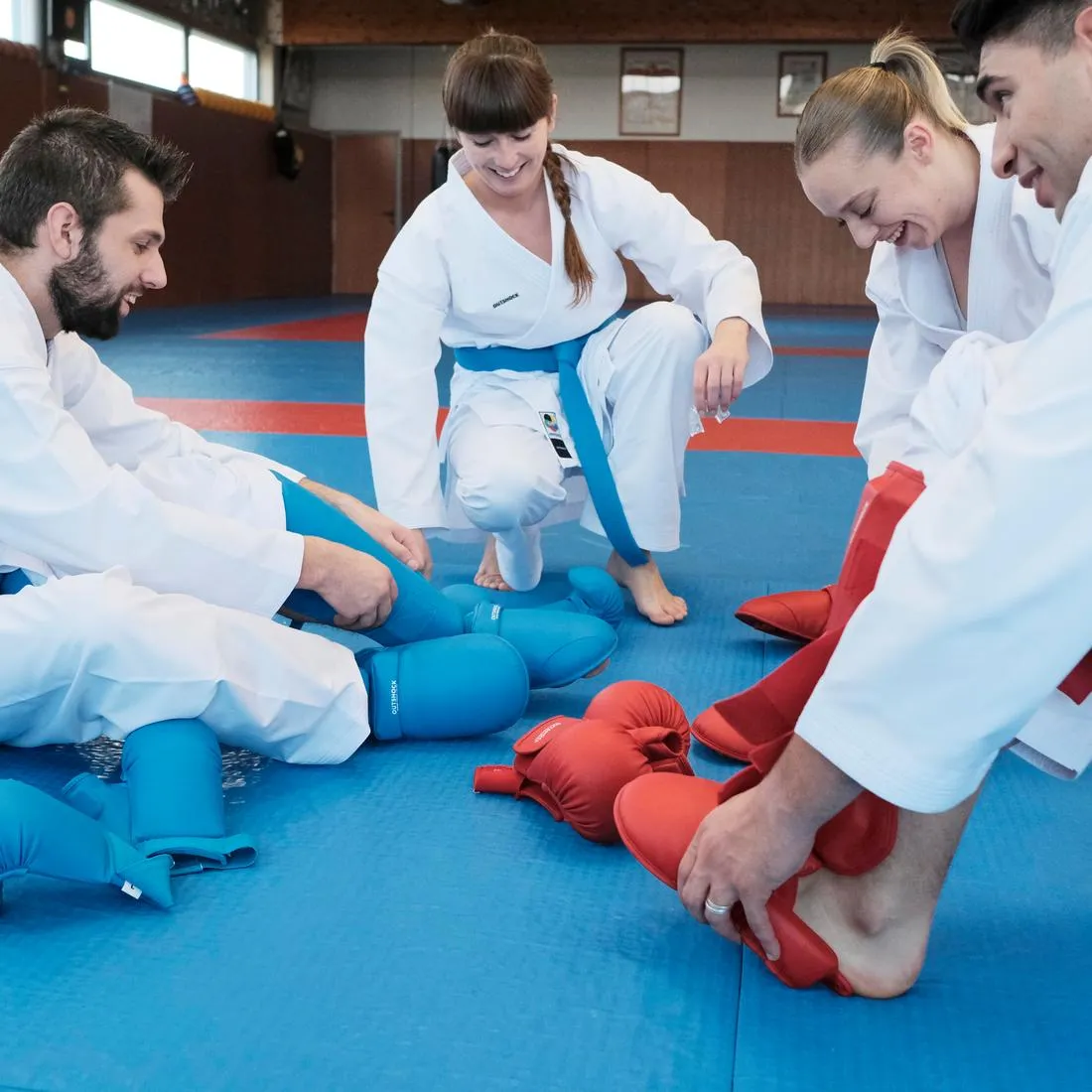 Karate Mitts 900 - Red