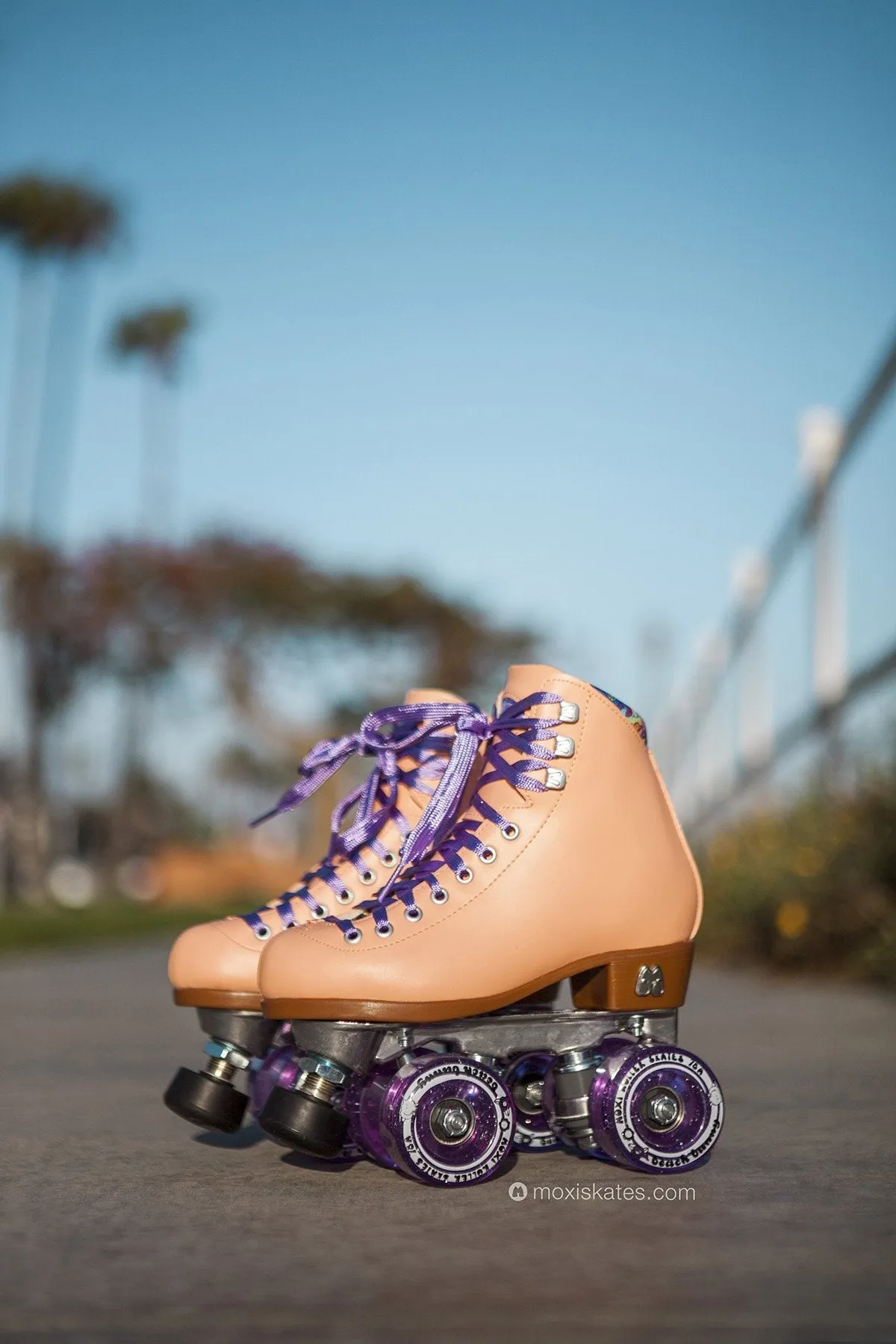 Moxi Beach Bunny Roller Skates Peach Blanket
