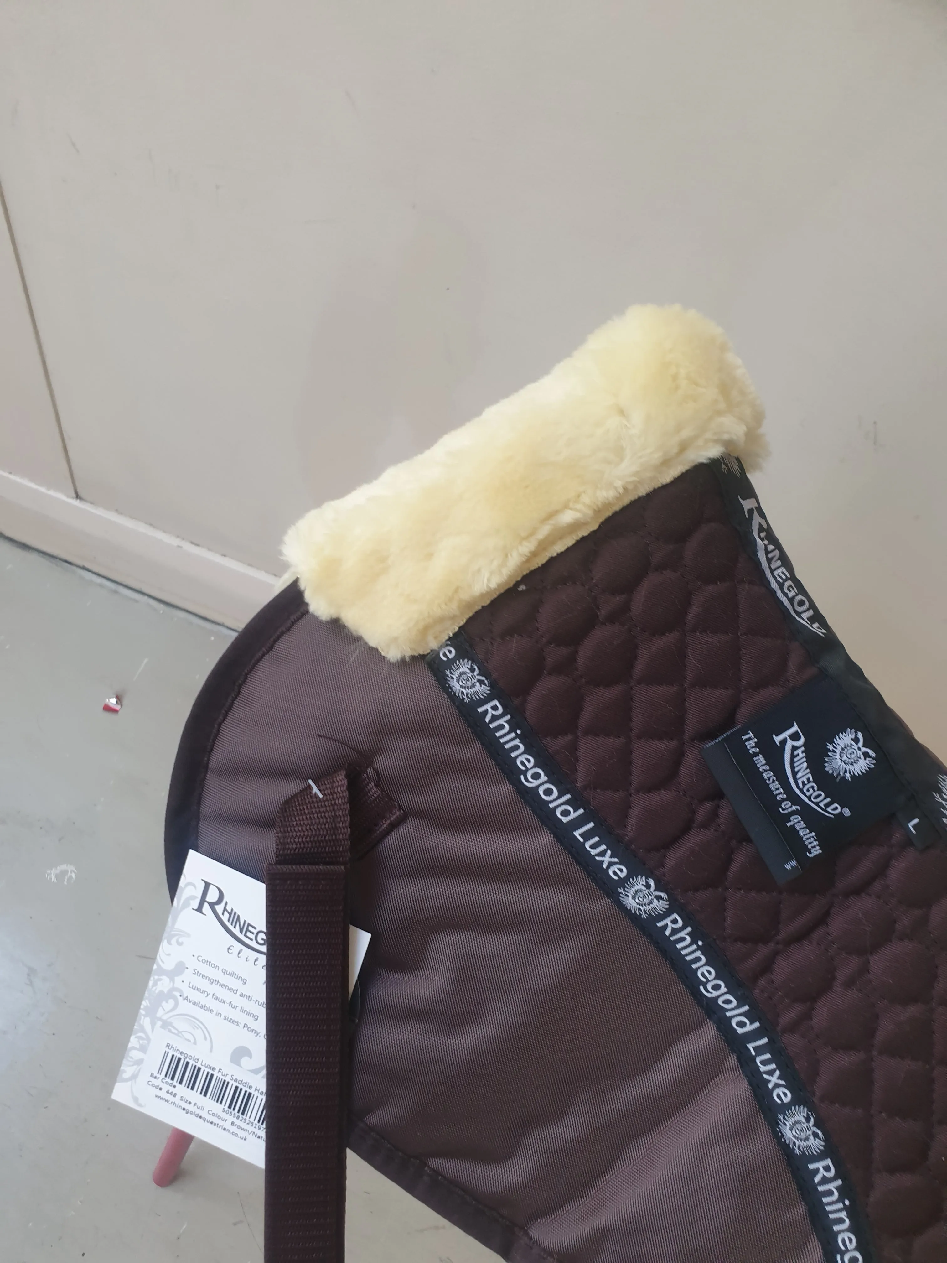 New Rhinegold luxe faux fur half pad FREE POSTAGE☆