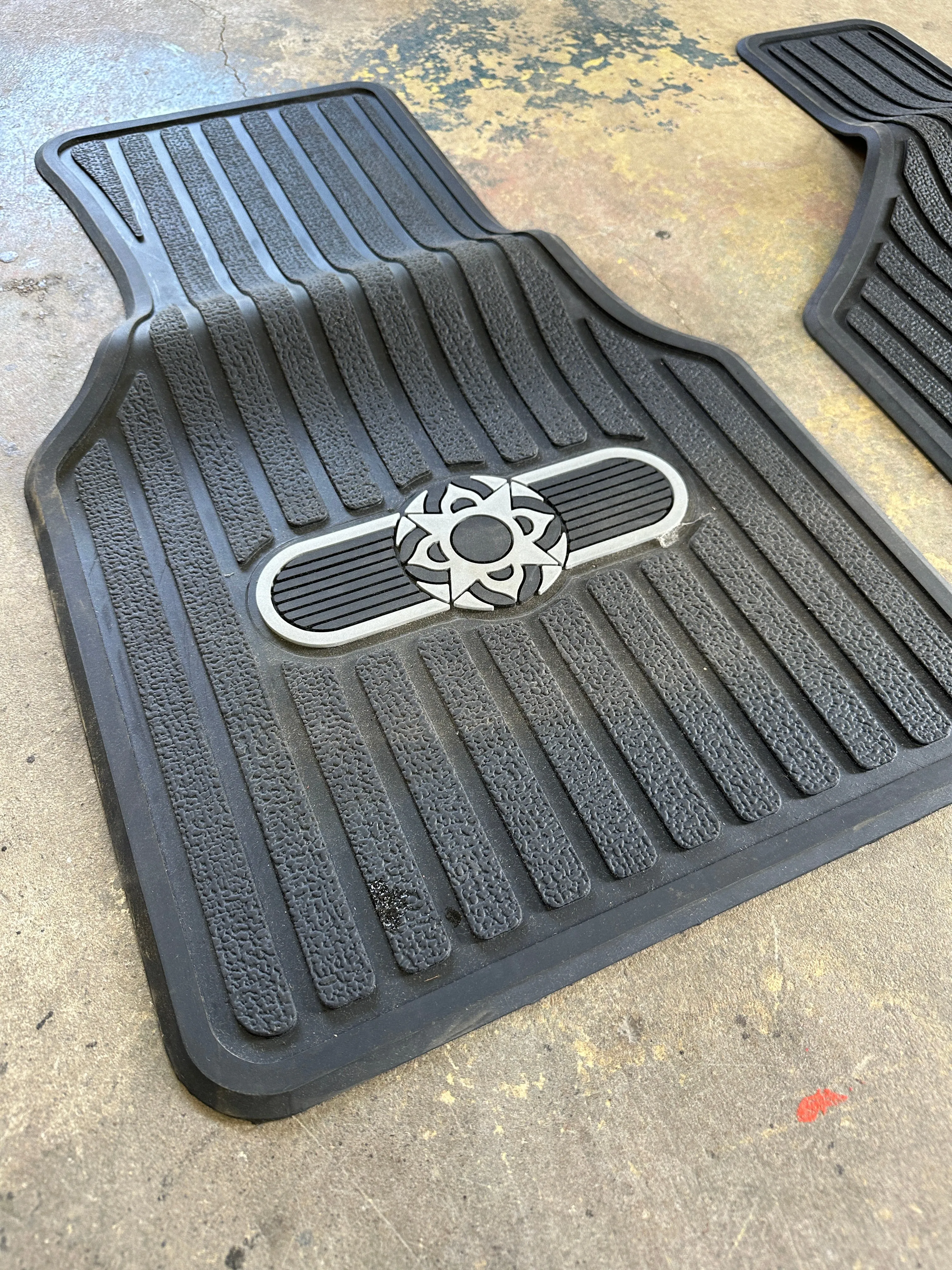 NOS 85-94 Astro/Safari Van Floor Mats - Plasticolor