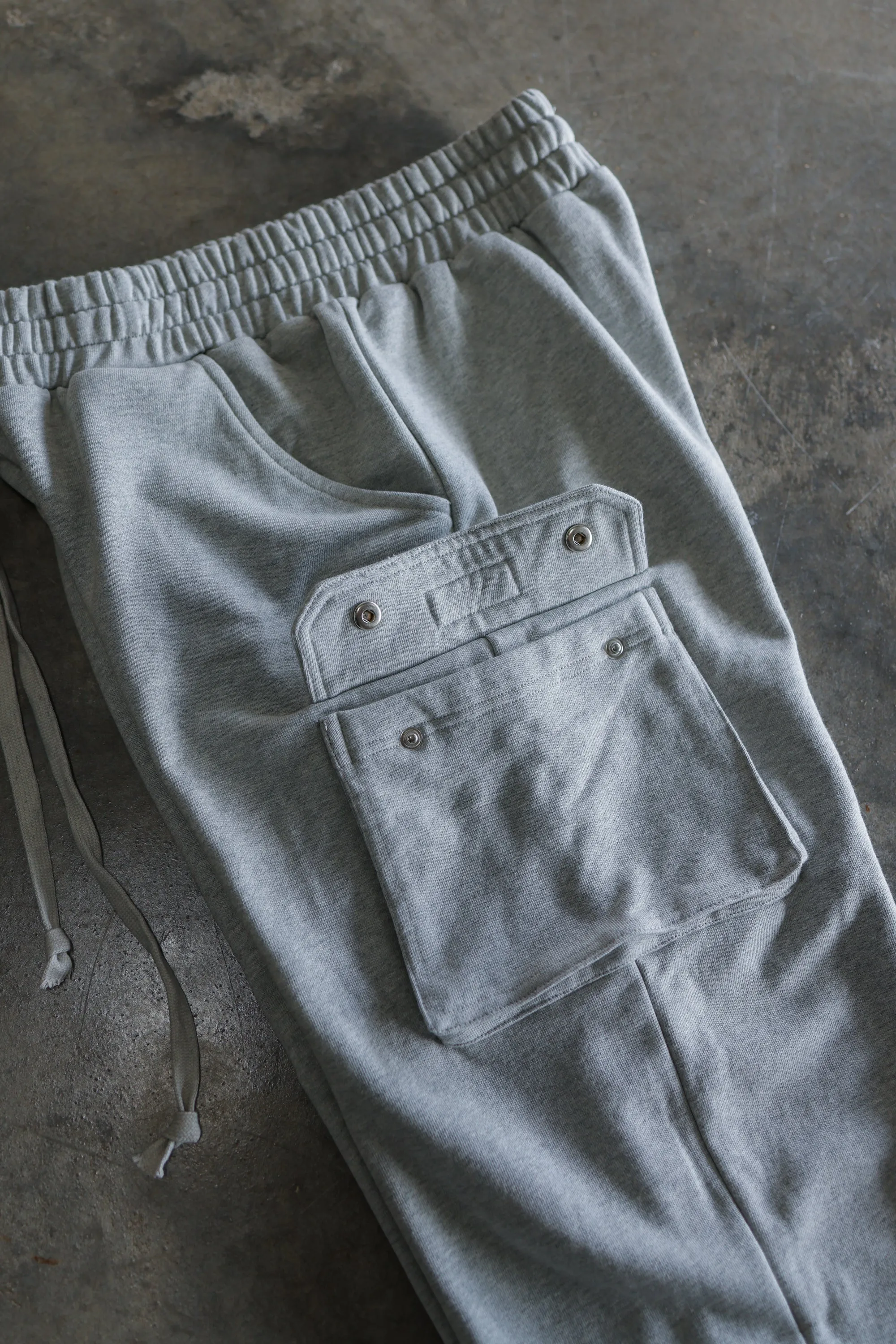 ORIGIN GLOW BAGGY CARGO SWEATS - ASH GRAY