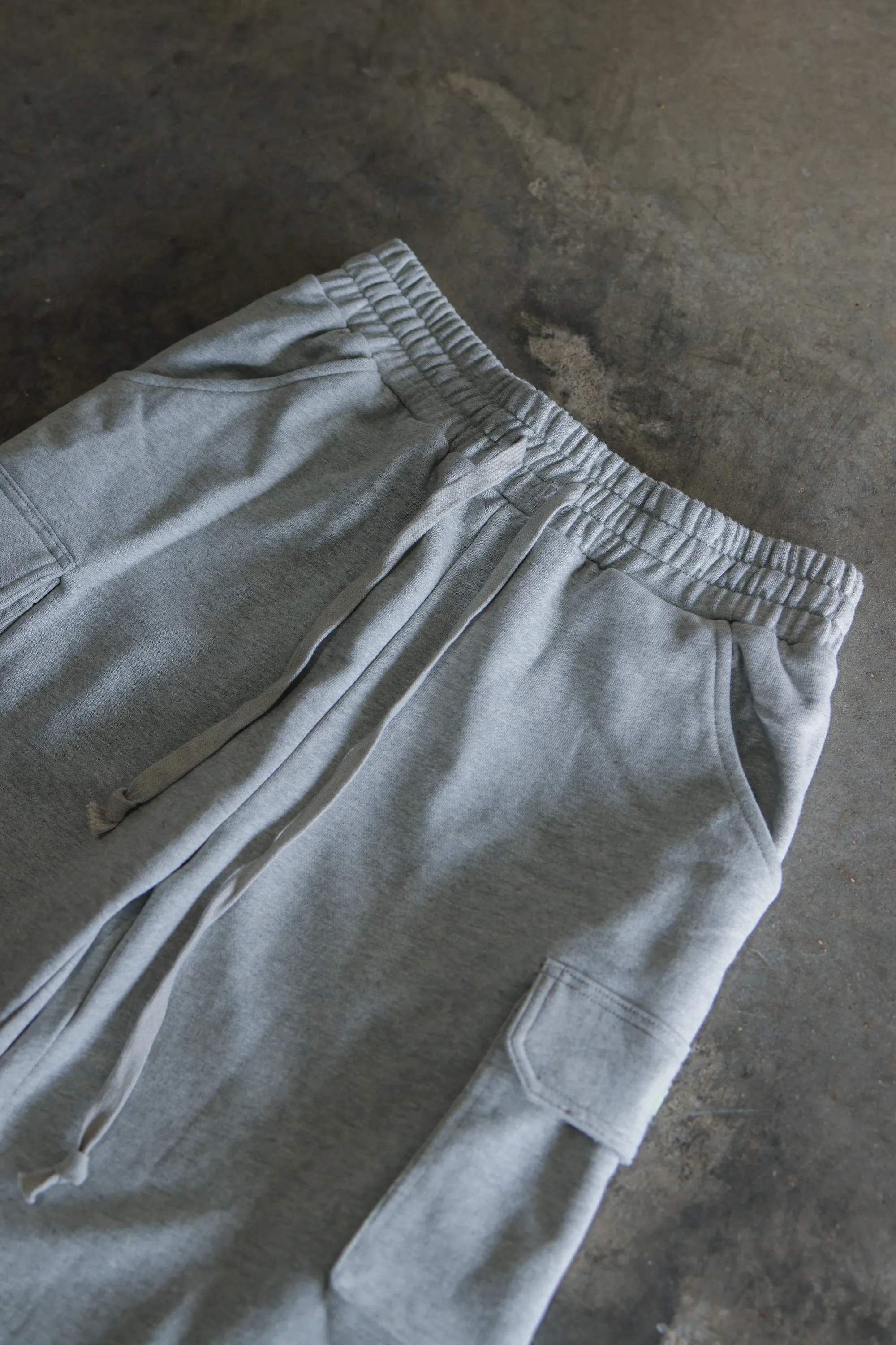 ORIGIN GLOW BAGGY CARGO SWEATS - ASH GRAY