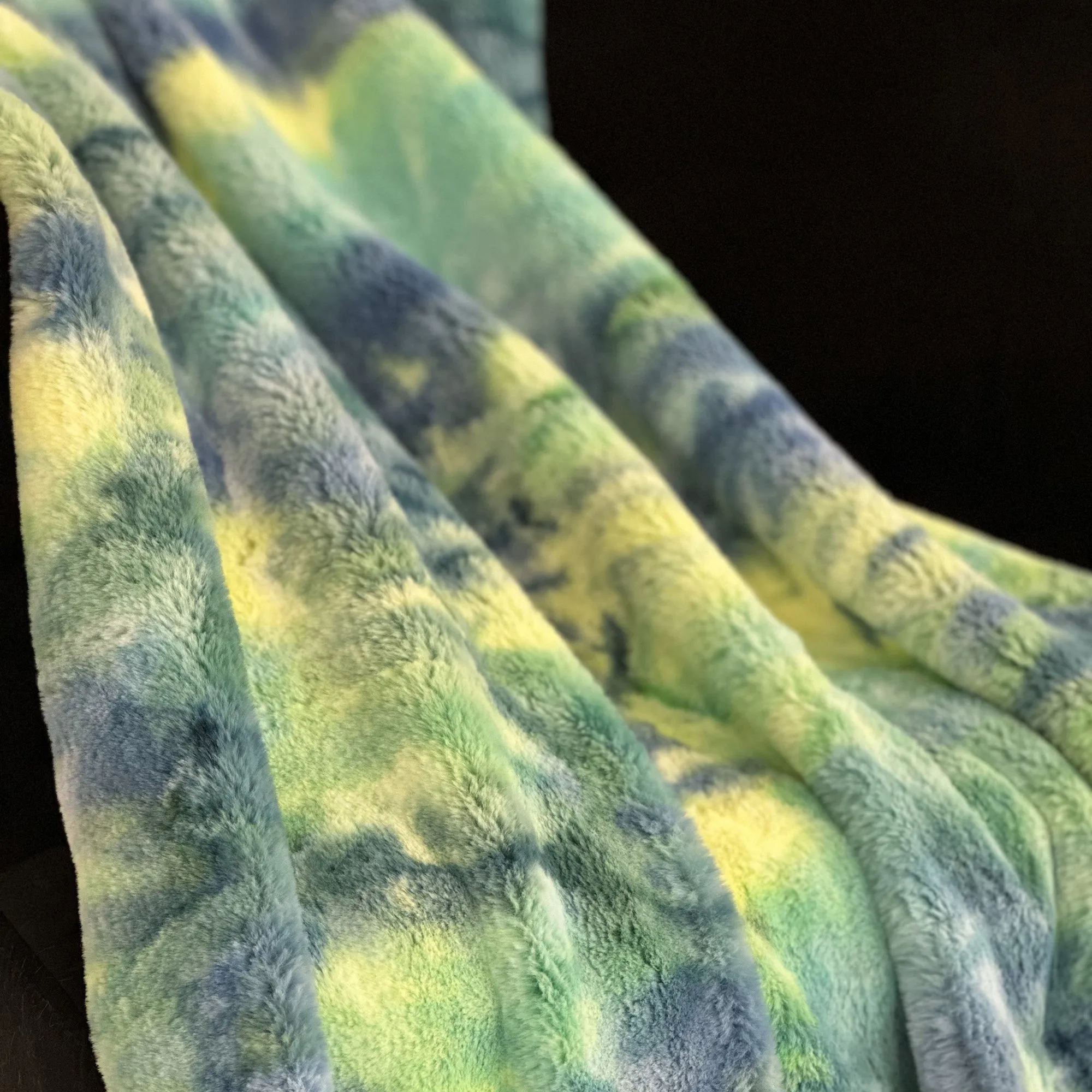 Plutus Green Yellow Blue Northern Lights Faux Fur Luxury Throw Blanket