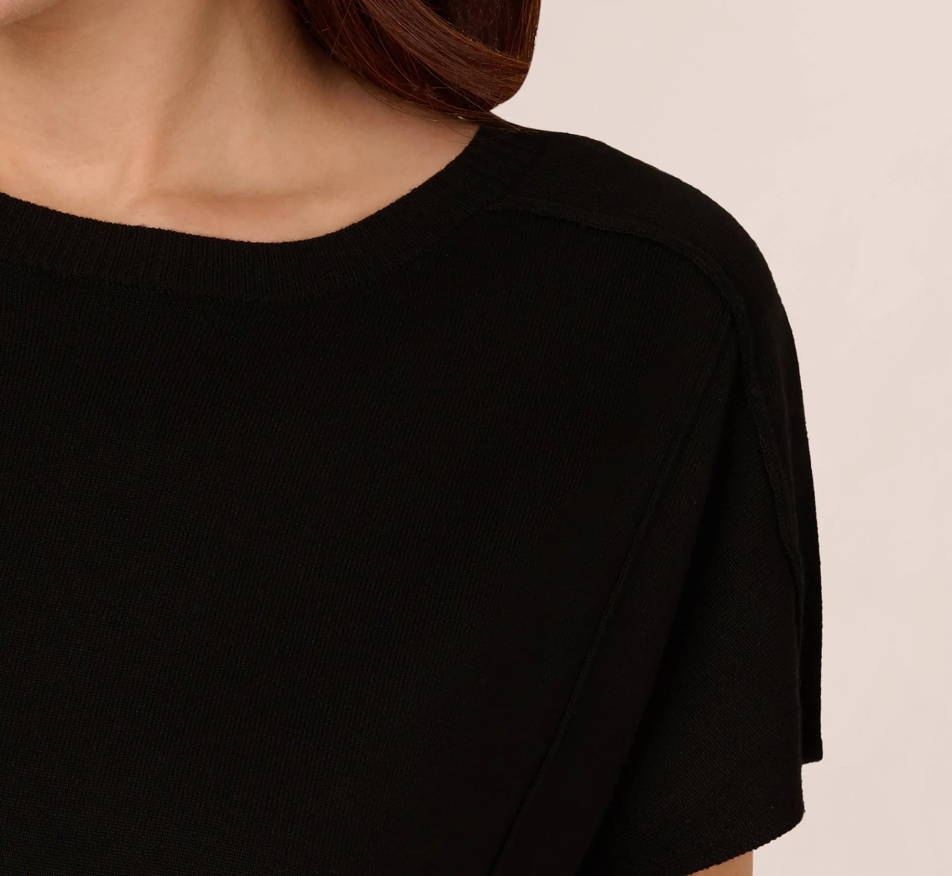 Short Sleeve Exposed Seam Pullover Sweater In Black