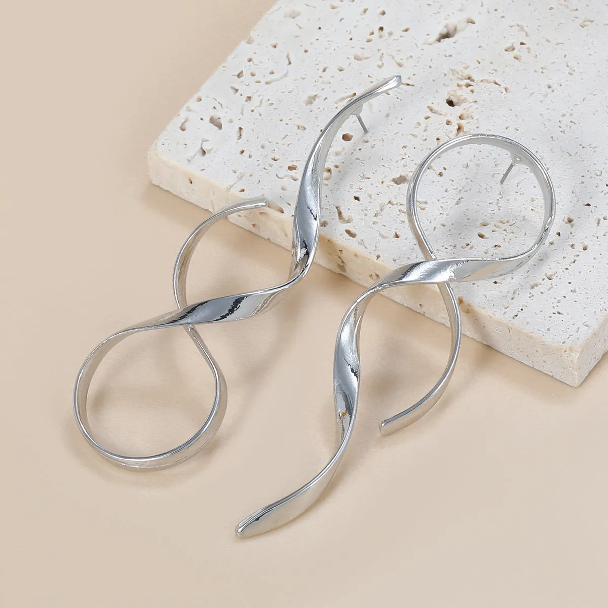 Summer New Metal Alloy Earrings Splendid European and American Earrings Female Fashion Special-Interest Curved Line Artistic Sense Ornament Wholesale