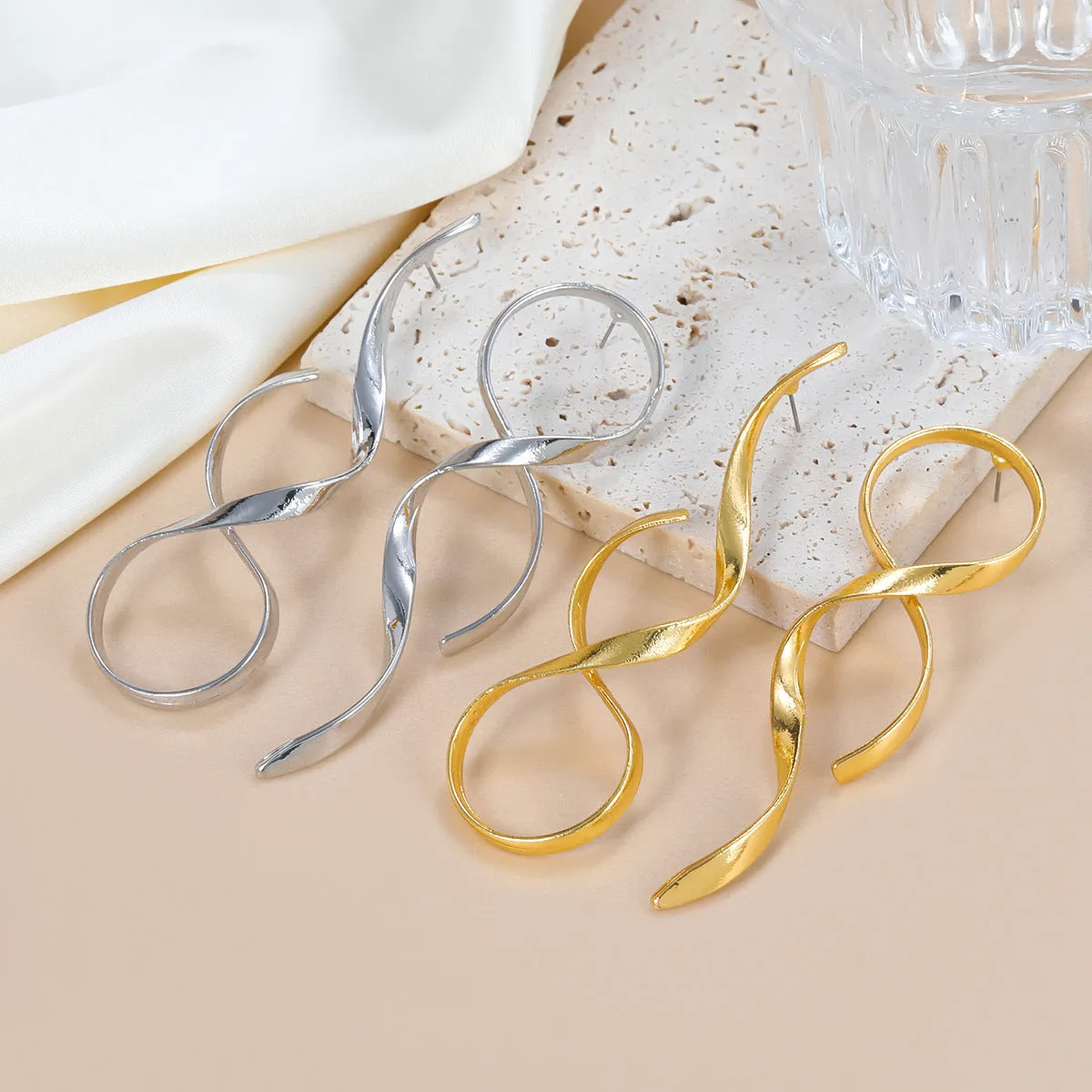 Summer New Metal Alloy Earrings Splendid European and American Earrings Female Fashion Special-Interest Curved Line Artistic Sense Ornament Wholesale