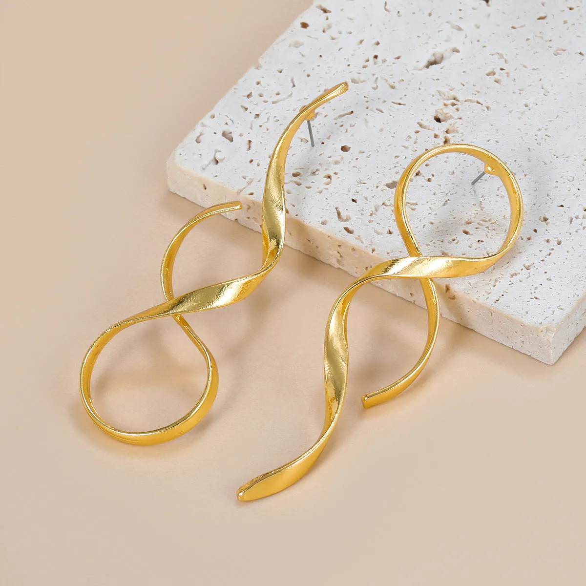 Summer New Metal Alloy Earrings Splendid European and American Earrings Female Fashion Special-Interest Curved Line Artistic Sense Ornament Wholesale