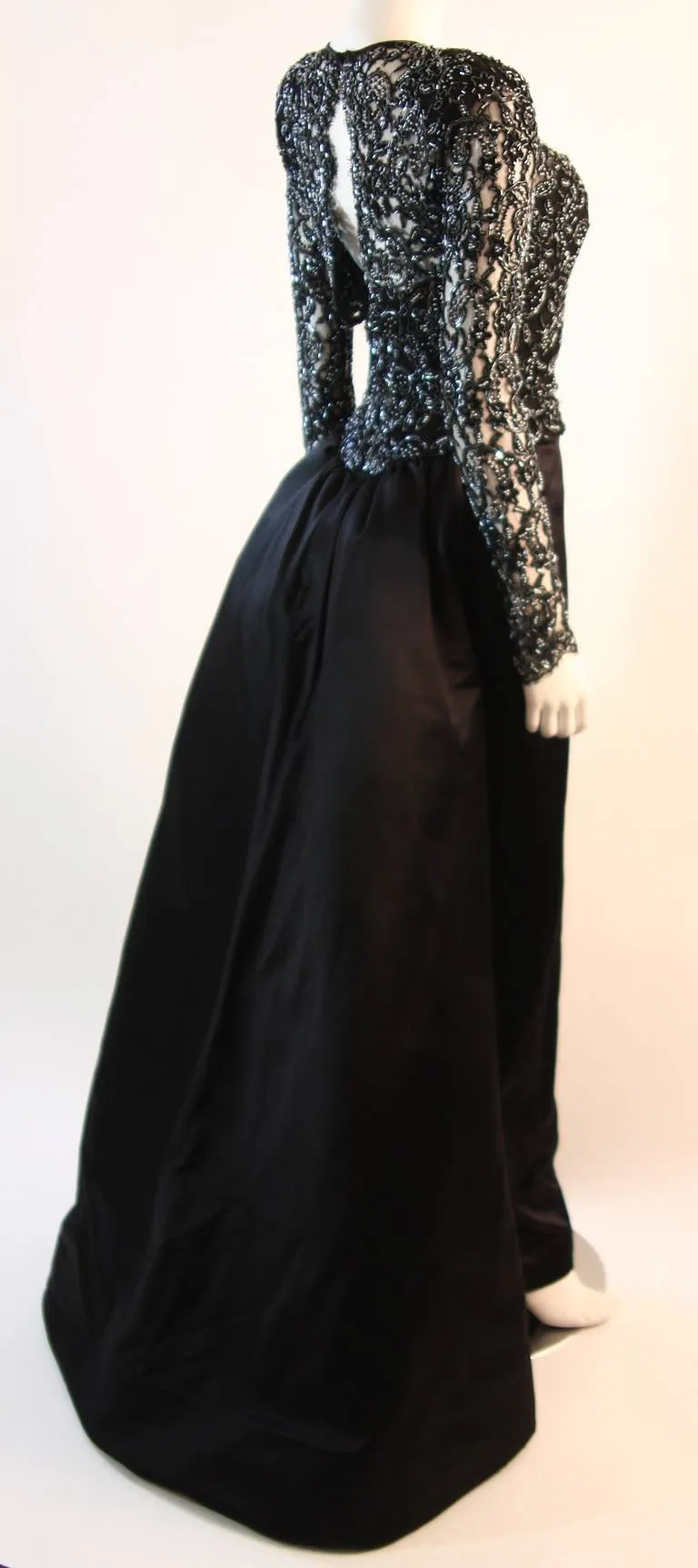 VICKY TIEL Embellished Lace Gown Size 38