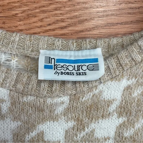 VINTAGE 80s In Resource by Doris Skis Tan Neutral Houndstooth Pullover Sweater