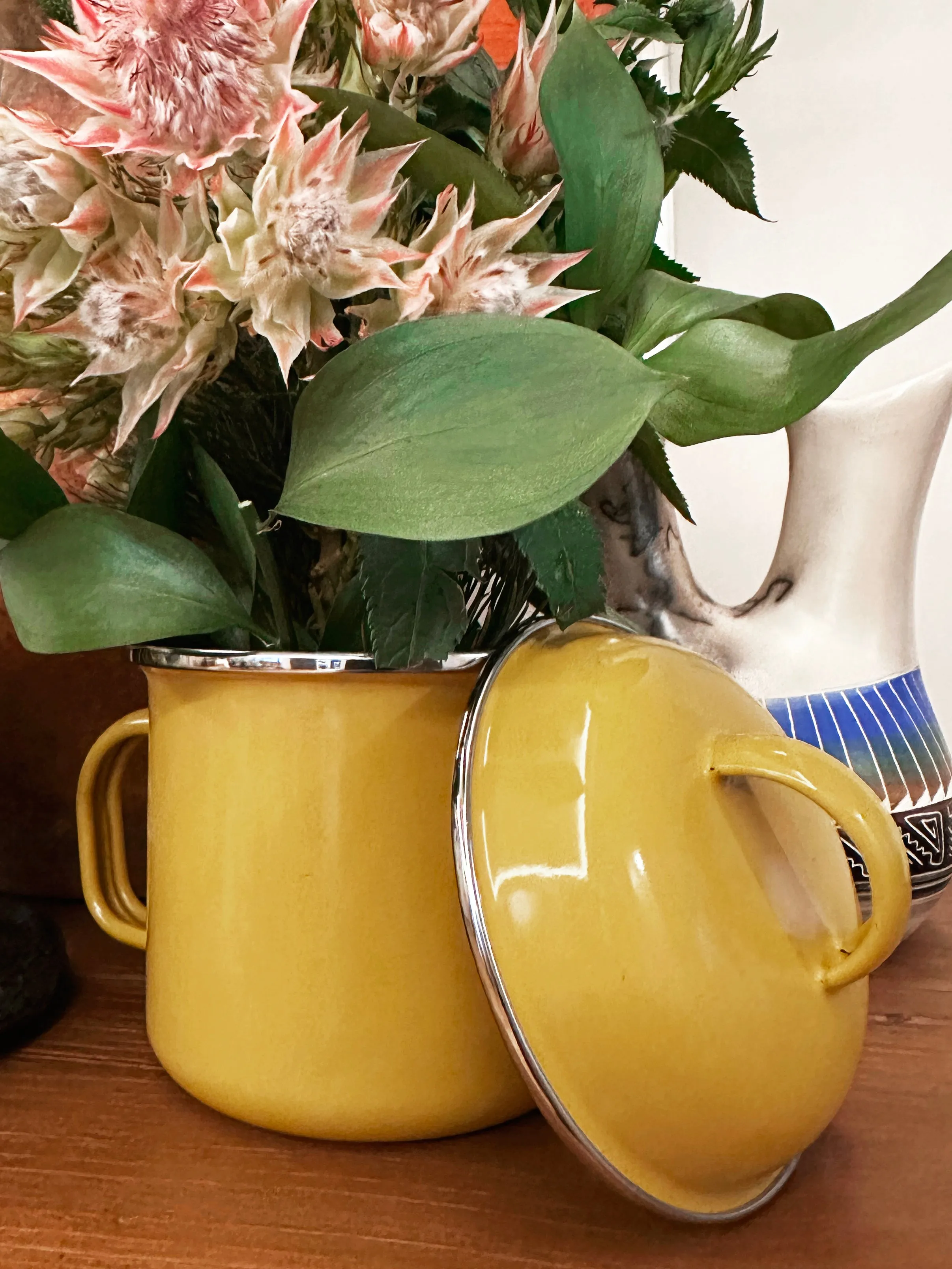 VINTAGE INSPIRED MUG - YELLOW